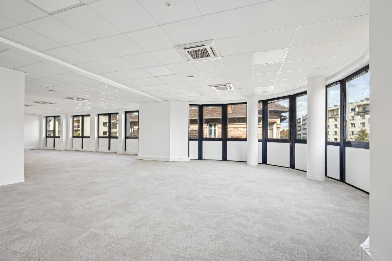 Bureau Bourg-la-Reine 3685m² Location bureau Bourg-la-Reine Hauts-de-Seine OLBUR2426171 1